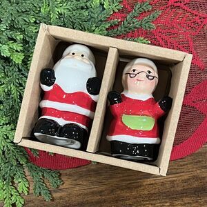 Amici Home Santa & Mrs Claus Christmas Holiday Ceramic Salt & Pepper Shakers